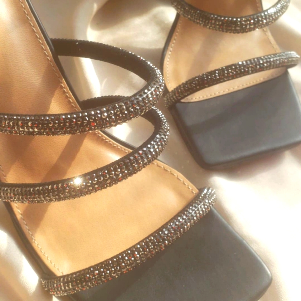 π¨FEW PAIRS LEFT// Black strappy block heel - Picture 8 of 9